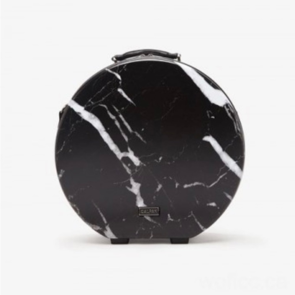 CALPAK Baye Medium Hardcase Hat Box
 
MIDNIGHT MARBLE